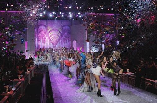 Konec meseca v Londonu prva trgovina Victoria's Secret 