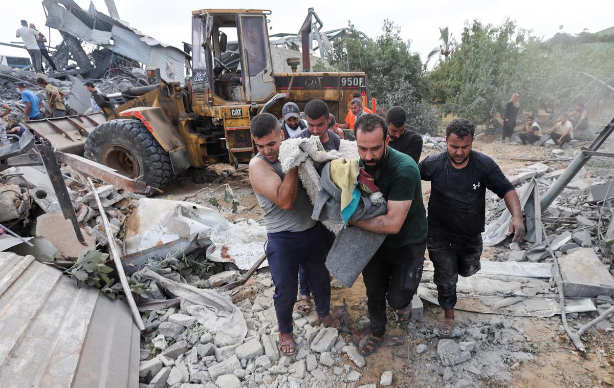 Gaza | Ljudi, ki so se zatekli v taborišče, niso opozorili na napad. | Foto Reuters