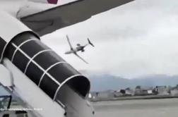 V strmoglavljenju letala preživel le pilot #video