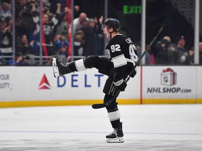 V Los Angelesu je bilo napeto, Anže Kopitar s Kralji do zmage dve sekundi pred koncem #video