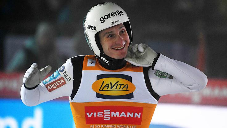 Domen Prevc bo eden glavnih kandidatov za skupno zmago na novoletni turneji. Do zdaj sta jo osvojila dva Slovenca, Primož Peterka in Peter Prevc. | Foto: Guliverimage