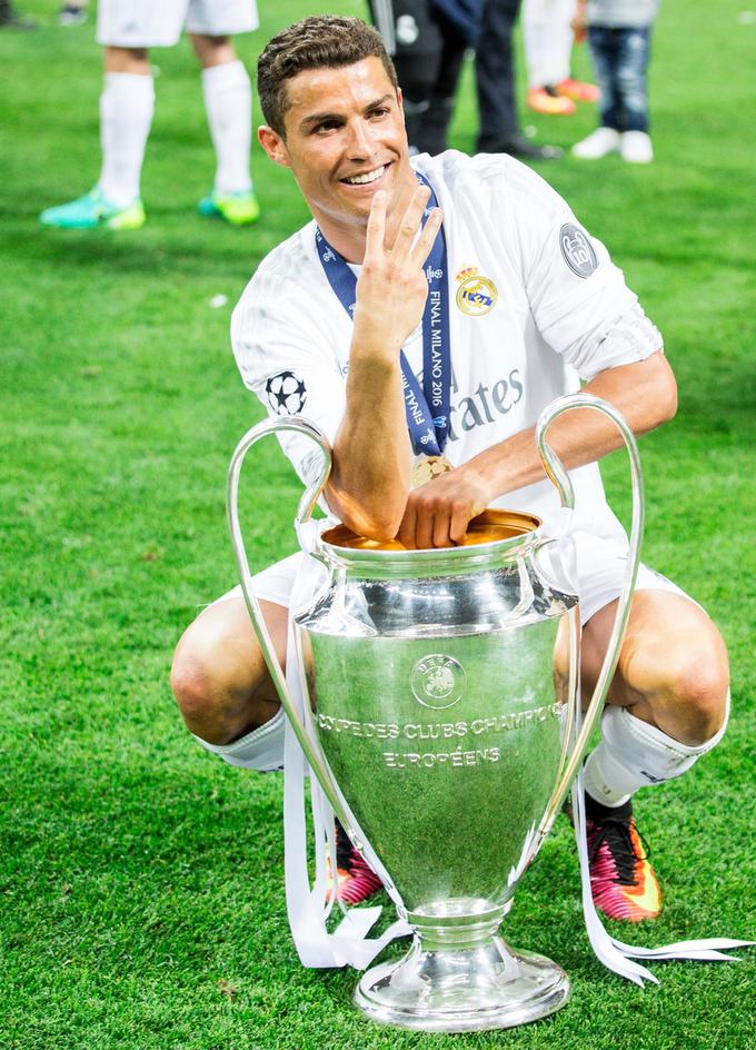 Cristiano Ronaldo je osvojil ligo prvakov že tretjič. Enkrat z Manchester Unitedom, dvakrat z Realom. | Foto: 