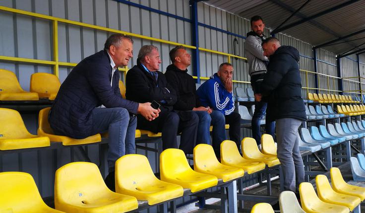 Zoran Barišić Zoran Barišić (tretji z leve) na tekmi v Domžalah v družbi Milana Mandarića in Sebastjana Cimirotića. | Foto: Damjan Medica