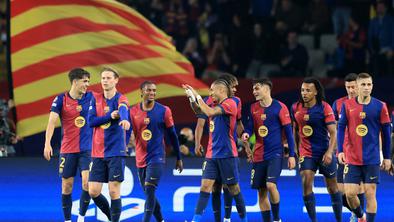 Barcelona kot iz videoigre, z eno nogo v polfinalu tudi PSG