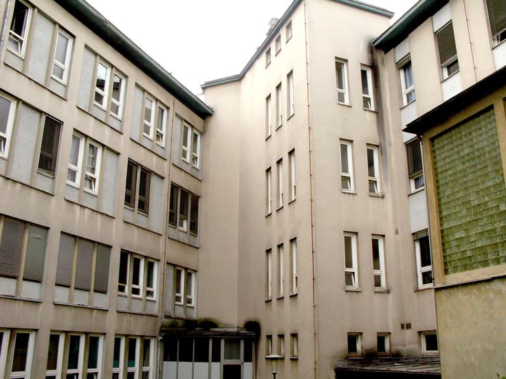 Vodstvo Bolnišnice za ginekologijo in porodništvo Kranj sodbe danes ni komentiralo. | Foto: STA ,