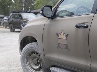 Prometna nesreča specialnega vozila SV: pet vojakov odpeljali v bolnišnico