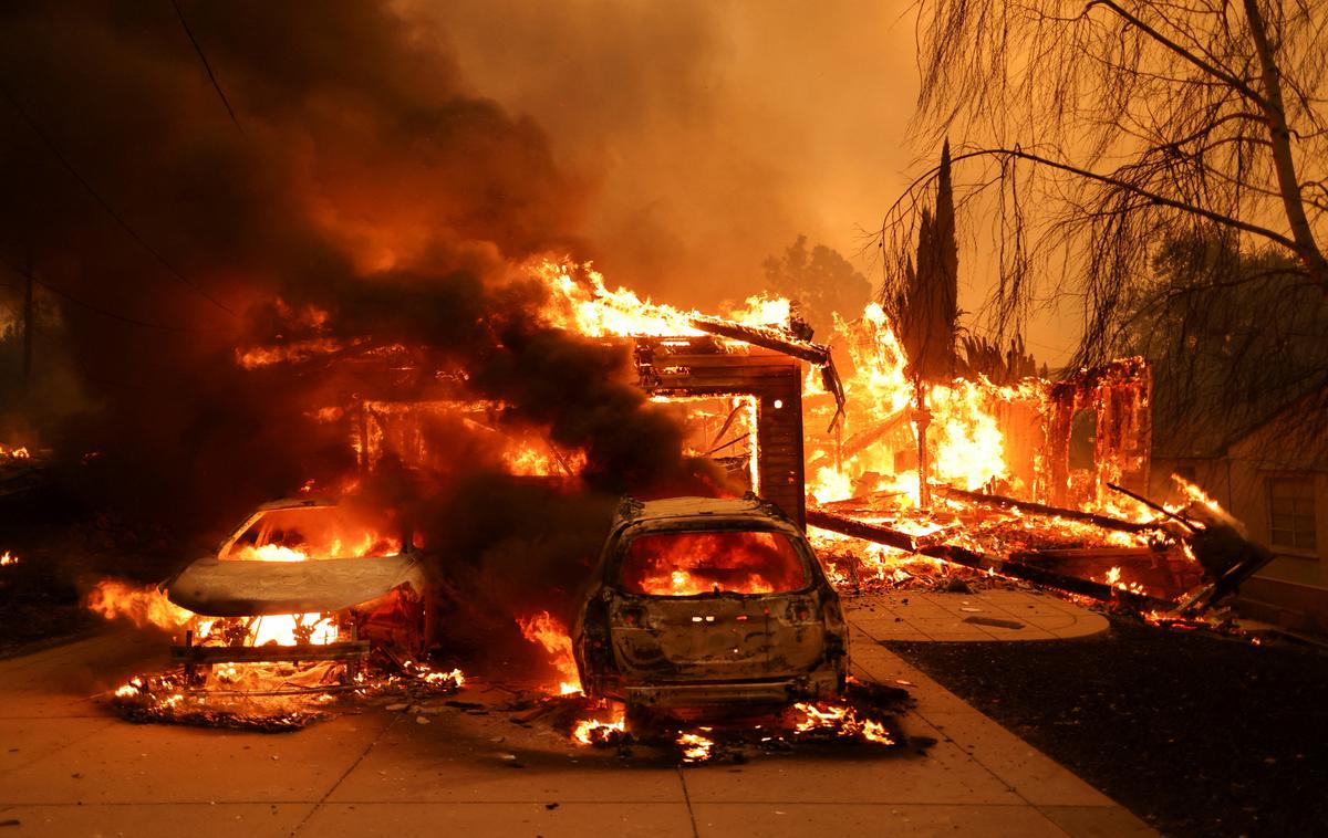 Los Angeles, požar, Altadena | Katastrofalni požari so dobršen del mesta angelov spremenili v pepel. | Foto Reuters