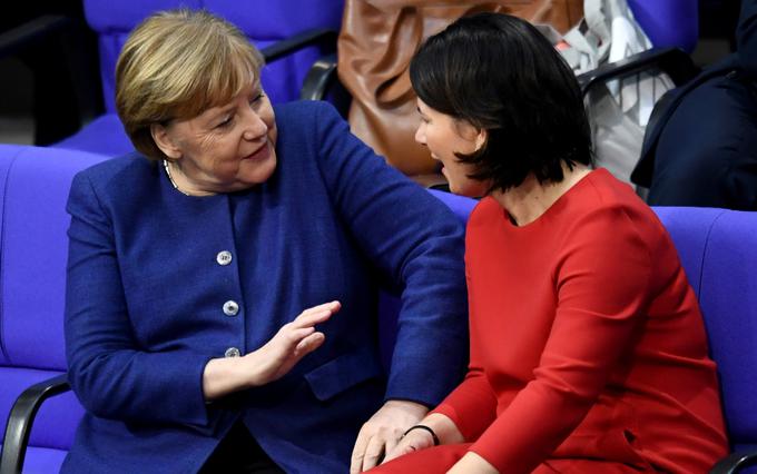 Angela Merkel, ki je nemška kanclerka od leta 2005, se bo letos poslovila od kanclerske pisarne. V njeno pisarno se želi vseliti Baerbockova, a kot kaže za zdaj, bo Nemčija po volitvah dobila kanclerja – Armina Lascheta. | Foto: Reuters
