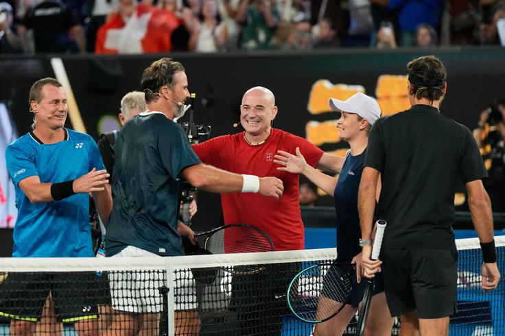 Roger Federer jev Melbournu igral tudi ekshibicijski turnir. | Foto: Guliverimage