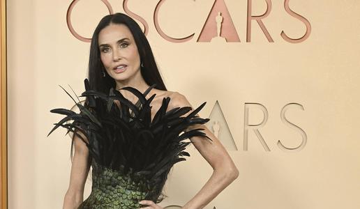 Demi Moore med najopaznejšimi stajlingi na rdeči preprogi Oskarjev