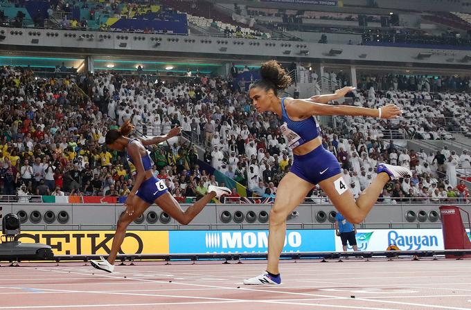 Finiš težko pričakovanega ženskega finala v teku na 400 metrov z ovirami ni razočaral. Bil je spektakularen. | Foto: Reuters