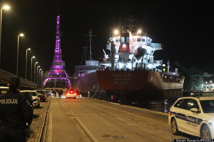 Reka, trčenje, ladja, pristanišče | Foto: 