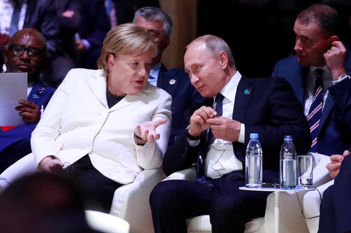 Merkel Putin | ZDA in Ukrajina pričakujejo, da bo nemška kanclerka okrepila svojo mediacijsko vlogo v rusko-ukrajinskem sporu. | Foto Reuters