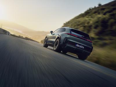 Novi električni Cayenne s 1.156 konjskimi močmi briše meje mogočega