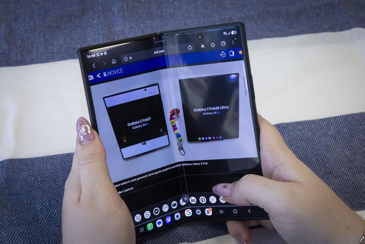 Pregibni pametni telefon Samsung Galaxy Z Fold8 Ultra želi pokazati in dokazati, da je odpravil vse otroške bolezni, ki so spremljale predhodne pregibneže,Pregibni pametni telefon Samsung Galaxy Z Fold8 Ultra želi pokazati in dokazati, da je odpravil vse otroške bolezni, ki so spremljale predhodne pregibneže, | Foto: Gaja Hanuna