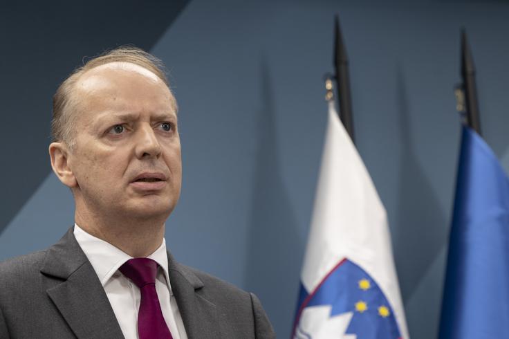 Veleposlanik pri zvezi Nato Andrej Benedejčič je medtem povedal, da je bil nedavni vrh Nata v Haagu, na katerem so voditelji članic potrdili dogovor o dvigu obrambnih izdatkov na pet odstotkov BDP do leta 2035, velik uspeh slovenske zunanje in obrambne politike. Kot je pojasnil, je sprejeta deklaracija v veliki meri rezultat ravno slovenskih pripomb med pogajanji. | Foto: Katja Kodba/STA