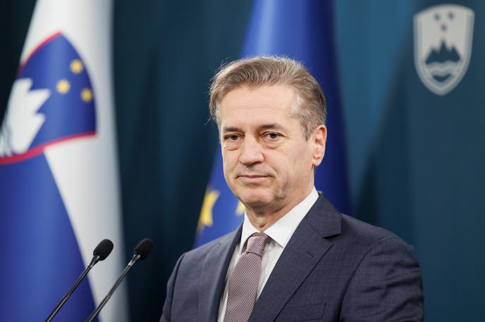 Robert Golob | Predsednik vlade Robert Golob je komentiral potezo ministra za delo Luke Mesca, ki je v četrtek sporočil, da bo koaliciji in socialnim partnerjem predlagal zvišanje minimalne neto plače na tisoč evrov. | Foto STA