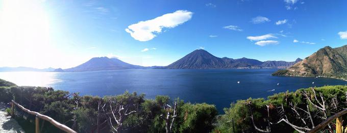 Jezero Atitlan s tremi vulkani | Foto: Osebni arhiv