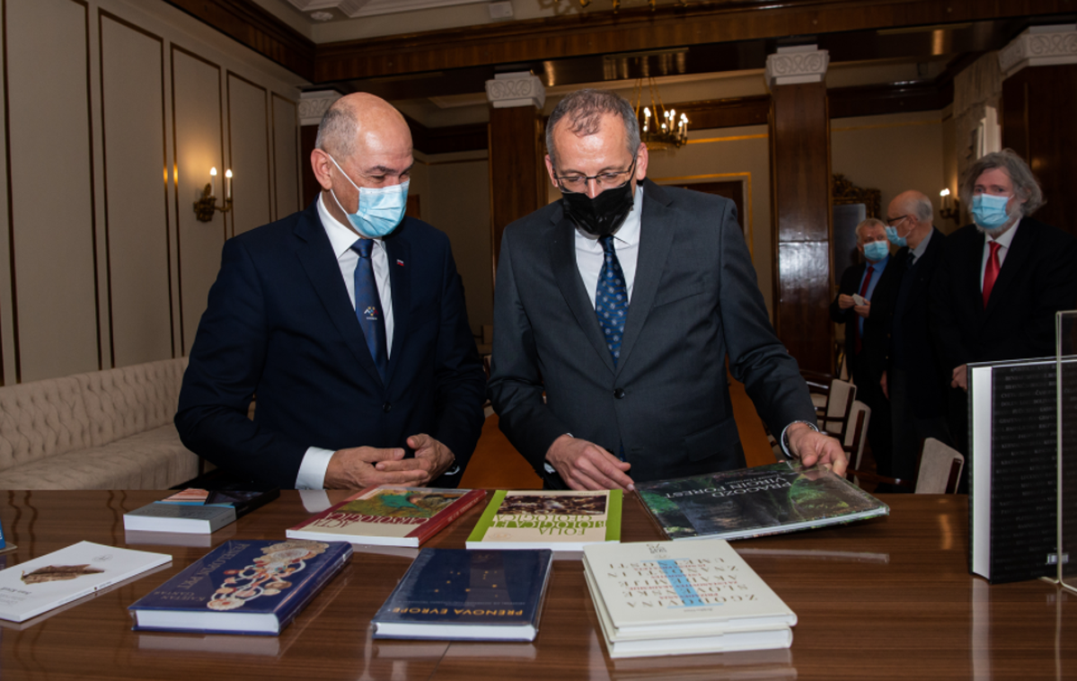 JANŠA | Predsednik Janez Janša se je v imenu vlade zahvalil za podporo znanosti in ukrepom, temelječim na znanosti, v spopadu z epidemijo covid-19. | Foto Twitter