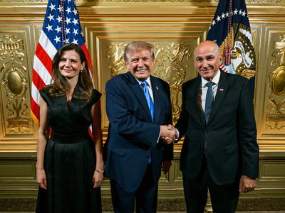 Ameriško veleposlaništvo v Ljubljani objavilo uradno fotografijo srečanja Janše in Trumpa
