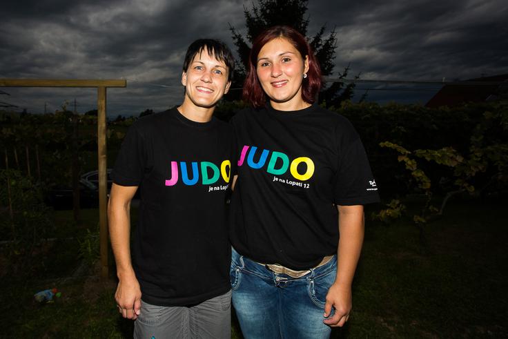 Sprejema za olimpijsko judoistično odpravo sta se udeležili tudi nekdanji judoistki Lucija Polavder (na fotografiji desno), dobitnica bronaste olimpijske medalje v Pekingu leta 2008, in Petra Nareks, danes trenerka v klubu Sankaku. | Foto: Žiga Zupan/Sportida