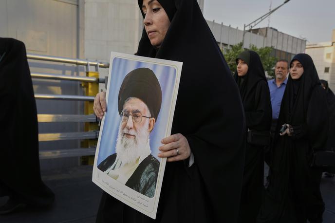 Ajatola Ali Hamenej | Iran sporoča, da je njihov ajatola Ali Hamenej umrl mučeniške smrti. Kdo ga bo nasledil, še ni znano. V raketnih napadih so bili namreč ubiti tudi njegovi morebitni nasledniki. | Foto Guliverimage