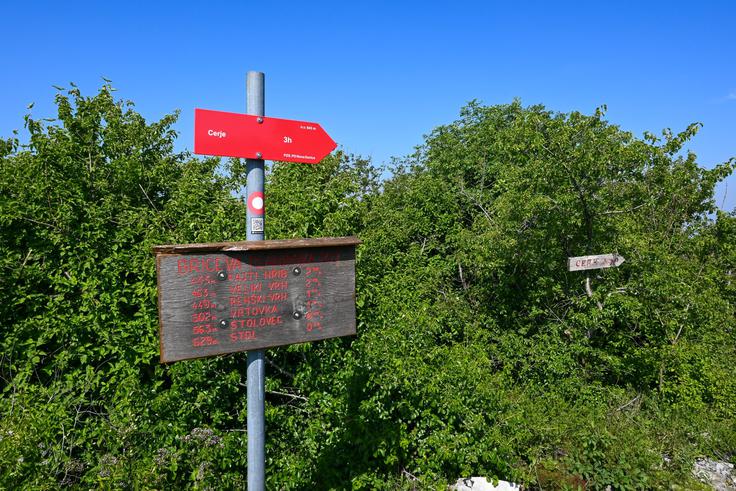 Prek Črnih hribov gremo lahko s Trstelja na Cerje ali v obratni smeri. | Foto: Matej Podgoršek