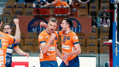 Videčnik ostaja med oranžnimi zmaji, Pernuš se seli