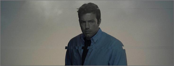 V psihološkem trilerju, ki ga je David Fincher posnel po istoimenskem romanu Gillian Flynn (ta je tudi avtorica scenarija), Ben Affleck igra moškega, ki ga osumijo za ženino izginotje. Eden najbolj hvaljenih filmov leta 2014 je bil nominiran za oskarja za najboljšo igralko v glavni vlogi (Rosamund Pike). • V ponedeljek, 9. 8., ob 0.45 na TV 1000.* | Foto: 