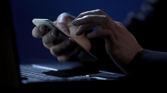 Strokovnjaki podjetja Threatfabric poudarjajo, da je Brokewell v prvi vrsti sodoben bančni trojanski konj, kar pomeni, da kiberkriminalci oziroma goljufi, ki ga uporabljajo za napade na uporabnike pametnih telefonov z Androidom, merijo predvsem na aplikacije mobilnega bančništva. | Foto: Shutterstock