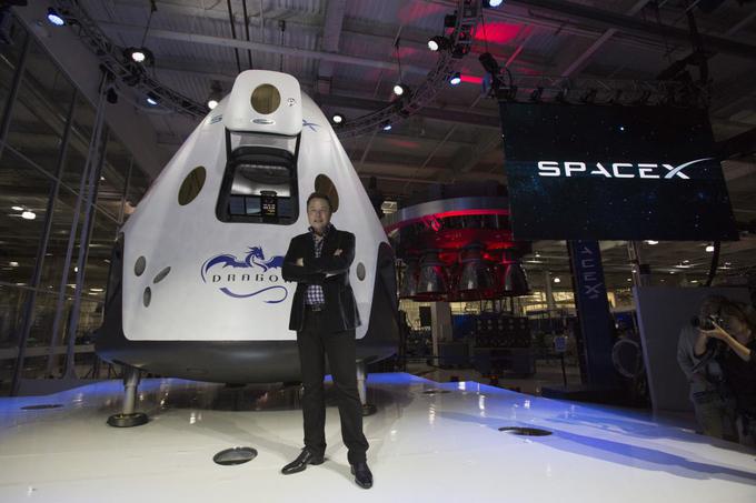 Leta 2002 je Musk kar 100 milijonov dolarjev vložil v ustanovitev SpaceX, podjetja za raziskovanje vesolja. S SpaceX namerava v bližnji prihodnosti (pravzaprav že leta 2018) obleteti Luno, končni cilj pa je kolonizacija planeta Marsa, kar se bo zgodilo predvidoma med letoma 2030 in 2040, je že večkrat napovedal Musk. | Foto: Reuters