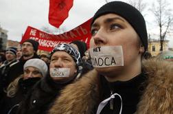 Na moskovskih ulicah več deset tisoč protestnikov