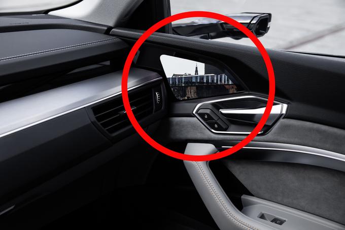 Takih zaslonov s projekcijo zunanje in nazaj obrnjene kamere, ki projecira sliko in nadomešča klasični stranski vzvratni ogledali, v avtomobilih še nismo videli. | Foto: Audi