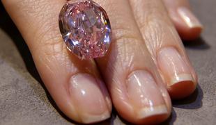 Za ta izjemno redek rožnat diamant nameravajo iztržiti vrtoglav znesek #video