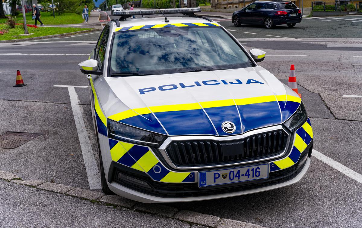 slovenska policija, policija, policijsko vozilo, avtomobil | Slovenske ceste so vzele življenje še enega voznika. | Foto Shutterstock