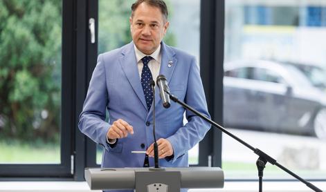 Vlada podaljšuje veljavnost vinjet za štiri mesece