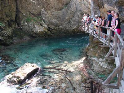 Madžarka po nesreči v Vintgarju od Slovenije zahteva pol milijona evrov