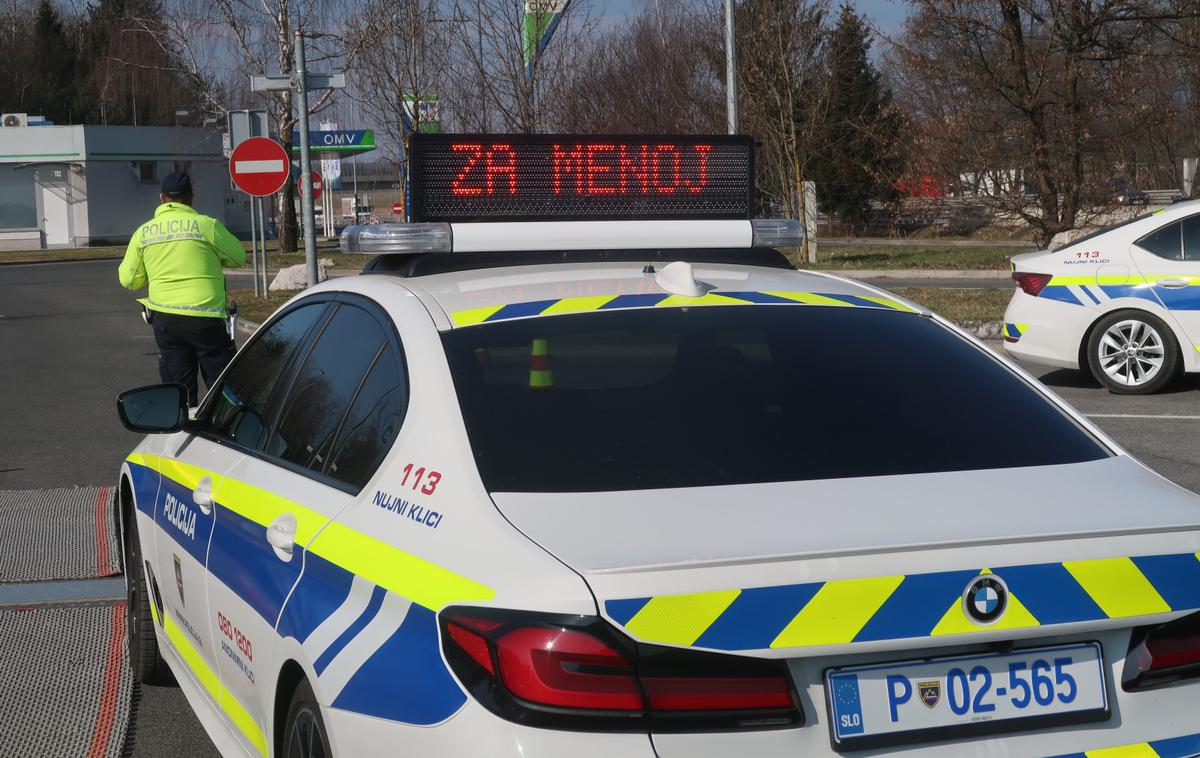 policija, policijsko vozilo | Poiščite si alternativni prevoz, svetujejo policisti.  | Foto STA