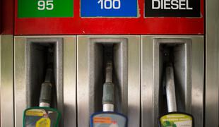 Rezervoar bencina bo cenejši za pol evra