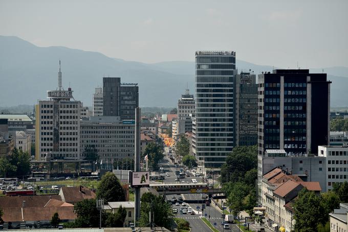 Stolpnici prvega petzvezdičnega hotela v Ljubljani bi se lahko v prihodnjih treh letih pridružila enako visoka stolpnica hotela, ki ga namerava zgraditi Zlatarna Celje. | Foto: STA ,