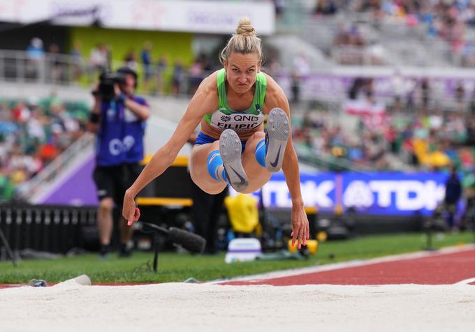 Za finale je bilo treba skočiti 14,27 metra, kar je Neja Filipič v tej sezoni zmogla že večkrat. | Foto: Reuters