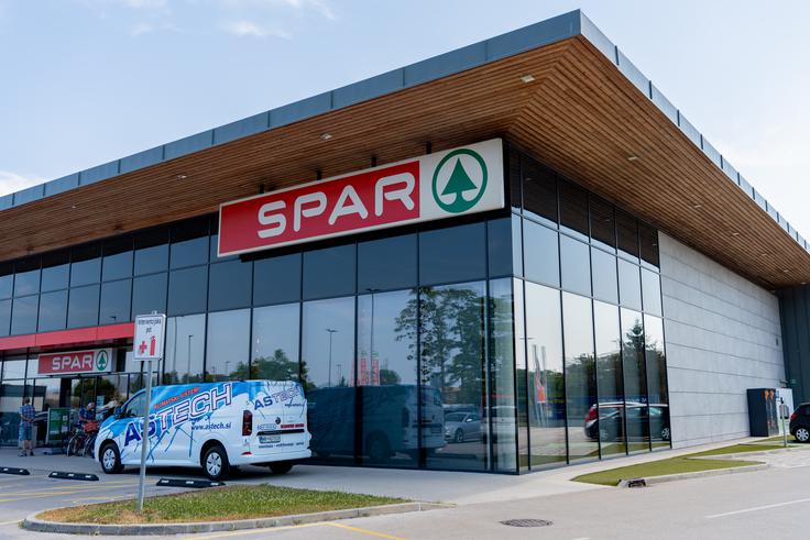 Da naprave delujejo brezhibno tudi v najbolj vročih dneh, ima v Spar Slovenija ključno vlogo podjetje Astech, s čimer pripomore k stabilnemu in prijetnemu nakupovalnemu okolju. | Foto: GO4Digit Gal Pavel Pazlar  /  Astech d.o.o.