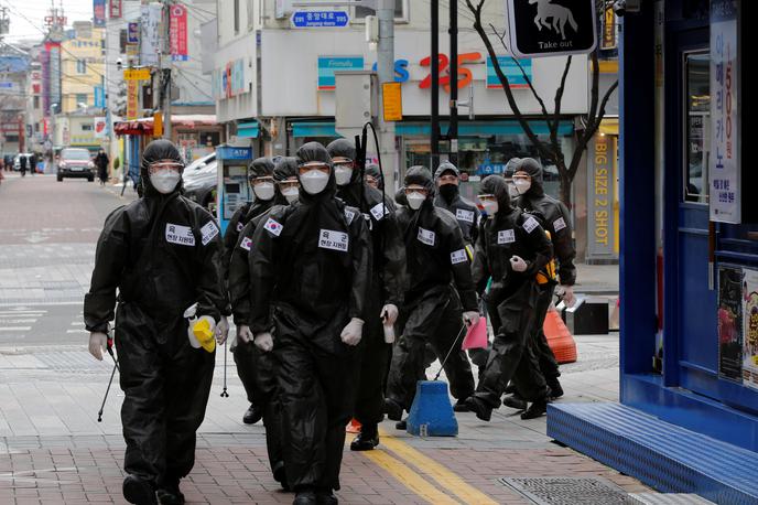 Vojaki v mestu Daegu v Južni Koreji | Foto Reuters