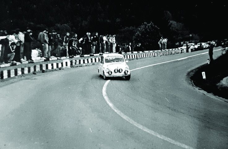 Nekdanji reliji na Planinskih ridah. Leta 1996 so položili nov asfalt. | Foto: arhiv Adrijan Skubak