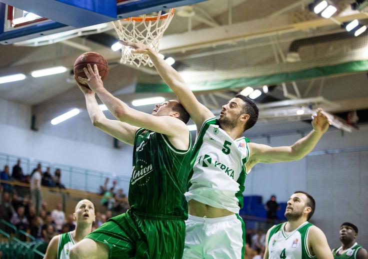 Sava Lešić je bil spet razpoložen za igro. Dosegel je 22 točk in zbral 12 skokov. | Foto: 
