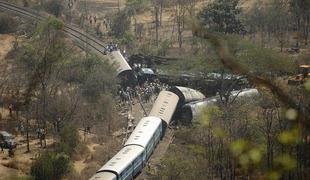 V nesreči vlaka v Indiji številni mrtvi