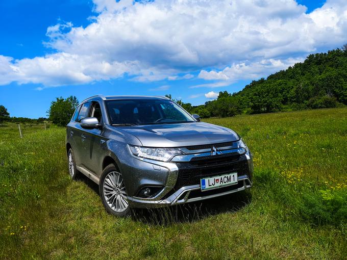 Bencinski motor je zdaj 2,4-litrski in ima dodatnih 10 kilovatov moči. Enak prirastek moči je dobil tudi elektromotor na zadnji osi.  | Foto: Gregor Pavšič