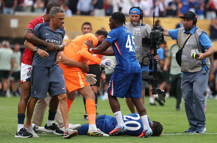 Kaos Chelsea PSG | Foto: Reuters