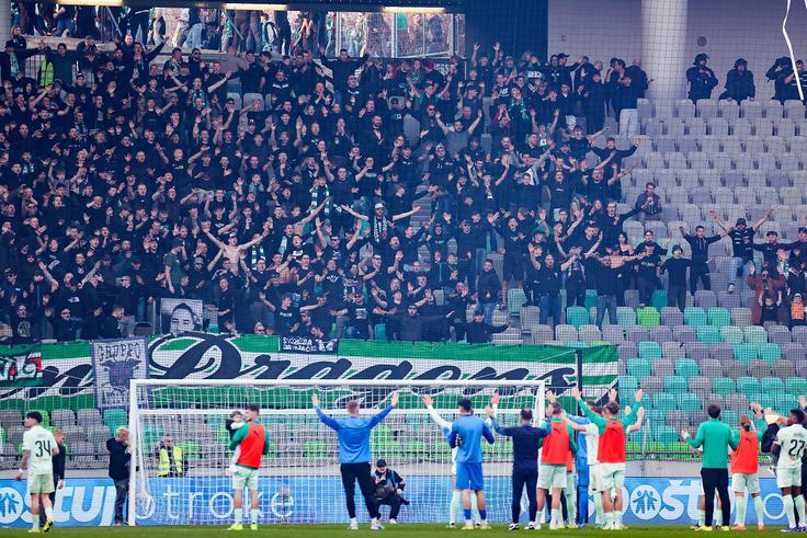 Nogometaši Olimpije in ... | Foto: Aleš Fevžer