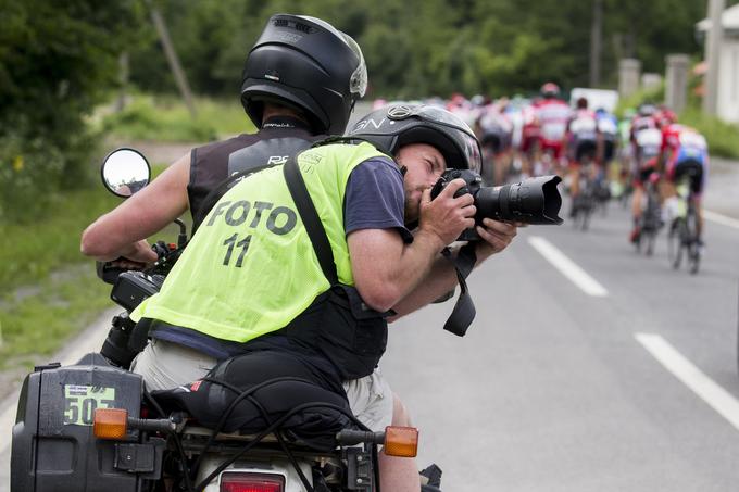 Motoristi imajo na dirki Po Sloveniji različne vloge. Nekateri skrbijo za prevoz sodnikov, drugi vozijo fotografe in snemalce, vsi skupaj pa skrbijo predvsem za varnost. | Foto: 